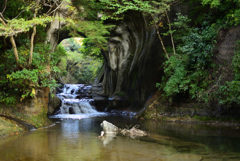 亀岩の洞窟