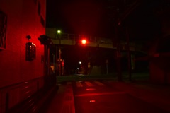 赤い夜道