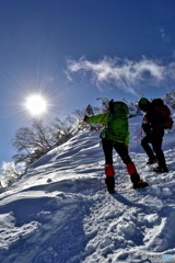 雪山を登る