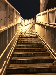高架下の歩道橋