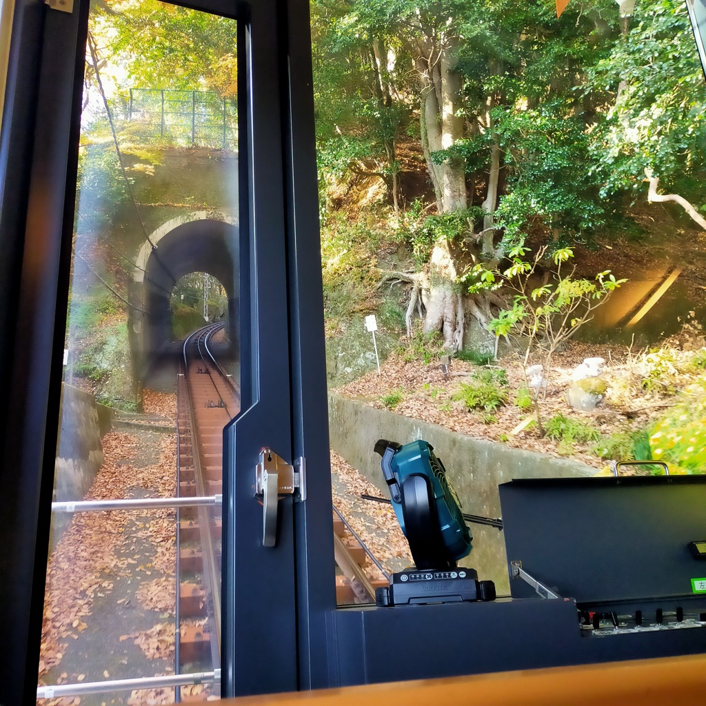 大山ケーブルに乗って阿夫利神社まで
