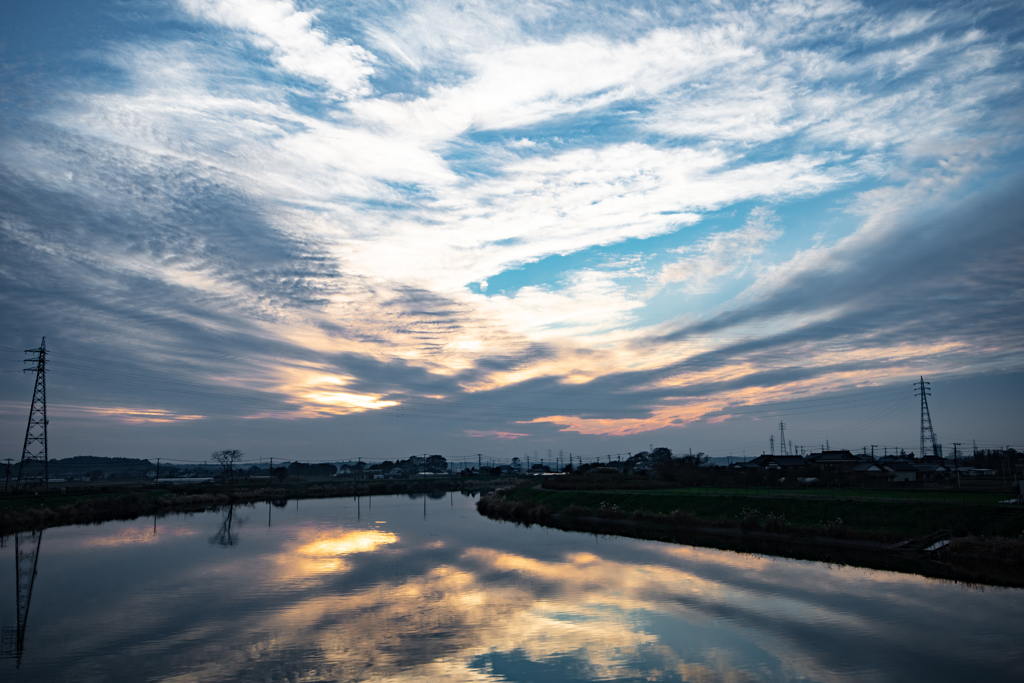 川と空