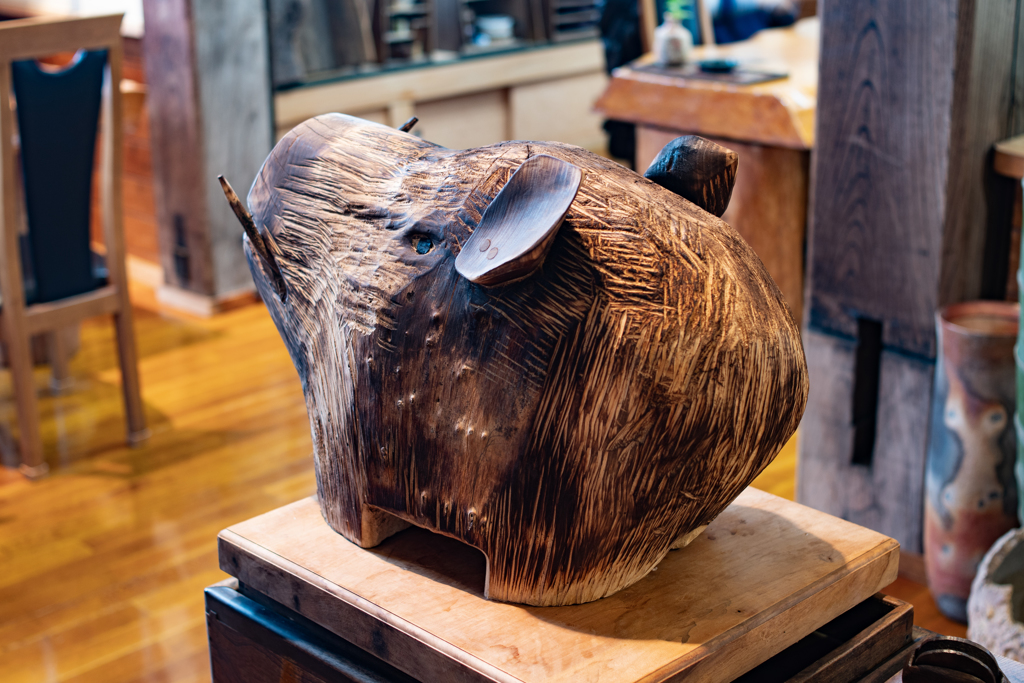 喫茶店のイノシシ