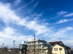 マンションと空