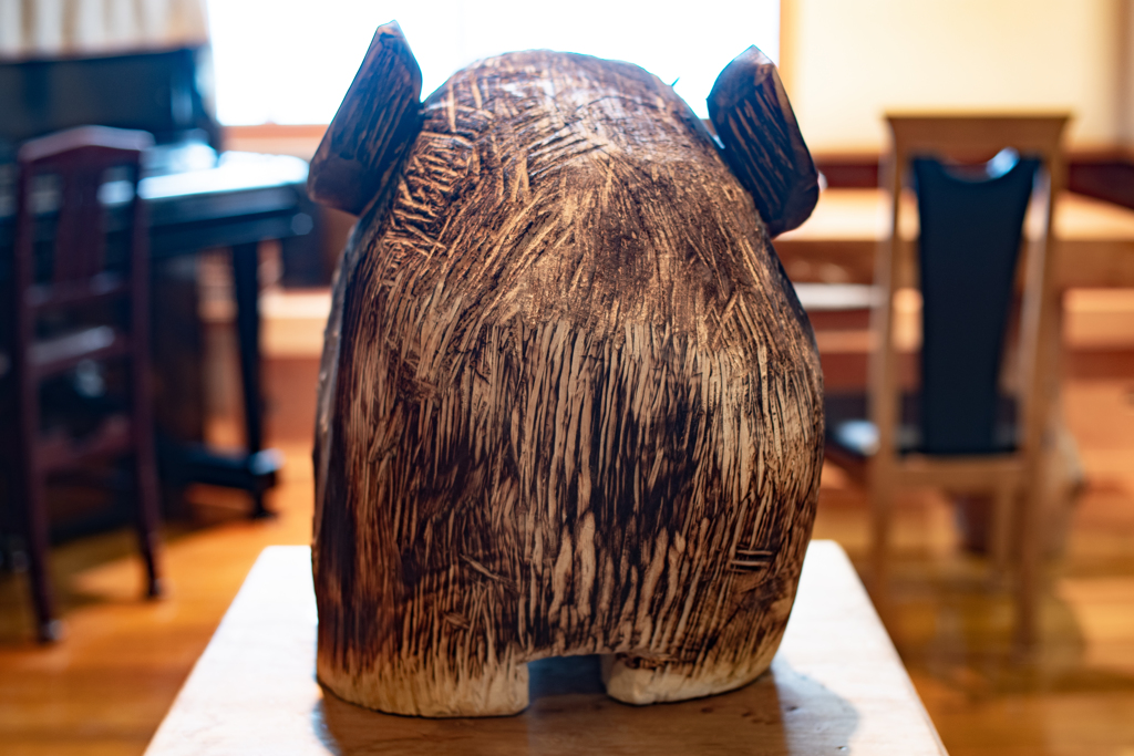 喫茶店のイノシシ（お尻）