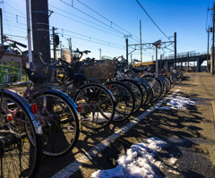 少し雪の残る駐輪場