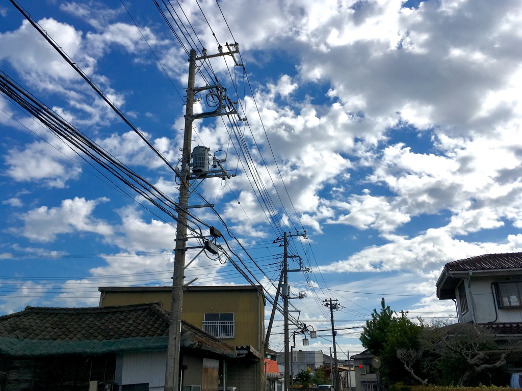 電線と空