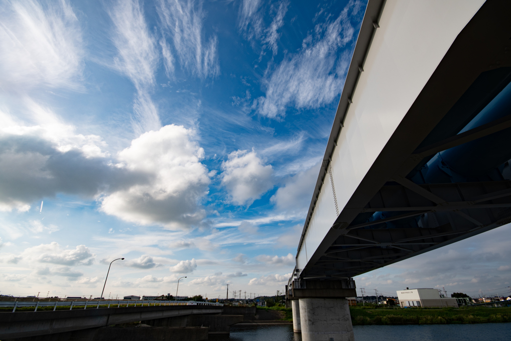 橋と空。