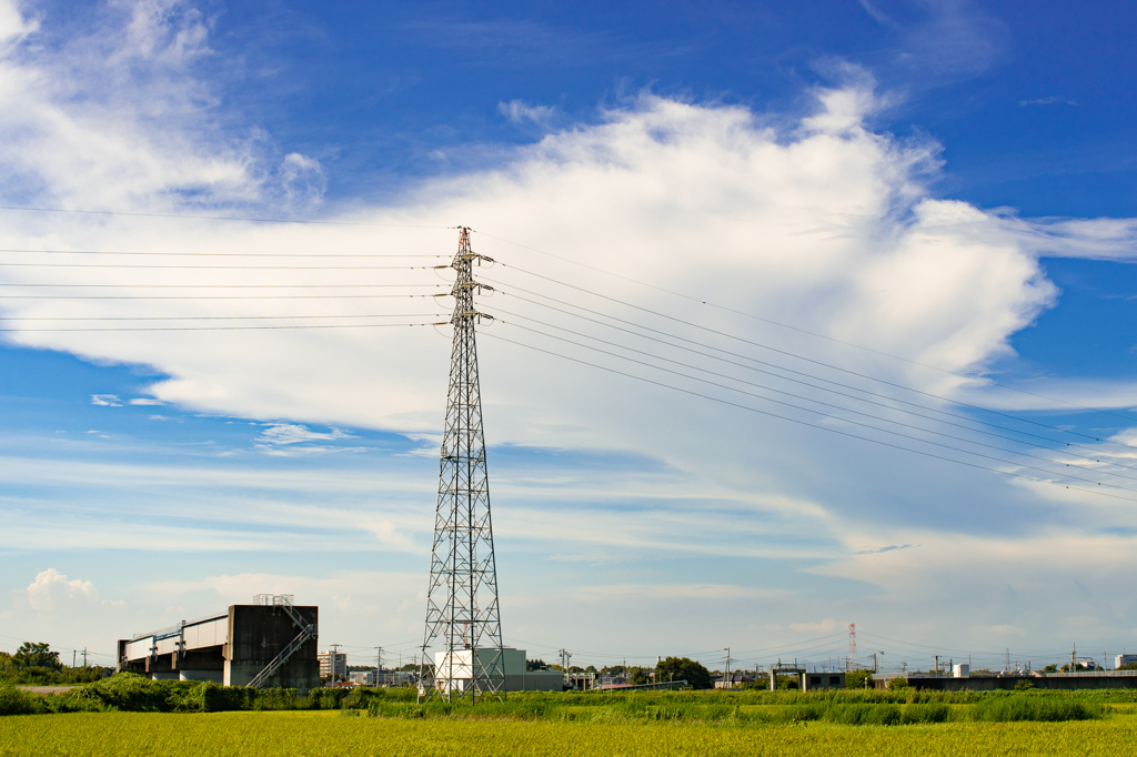 送電線と雲