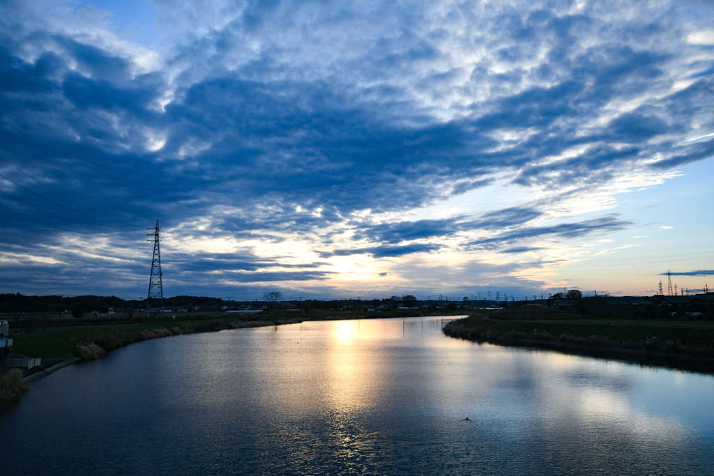 川と空