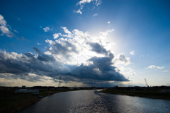 川にかかる雲