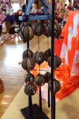 変わったつるし雛 落ちるな頑張れ！