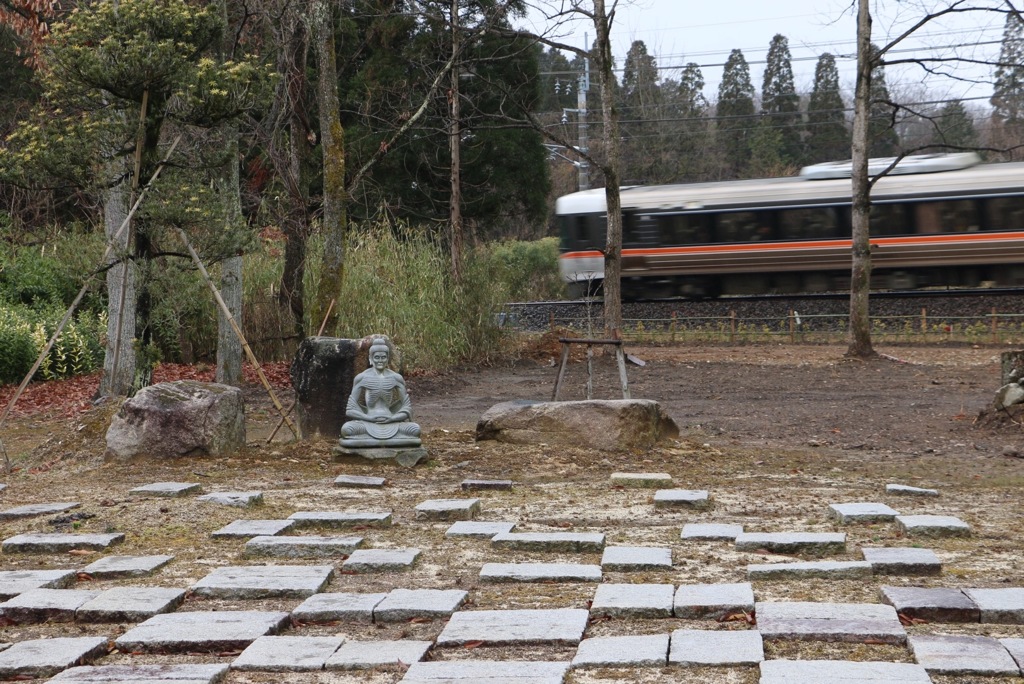 獅子吼庭  岐阜永保寺に向かう道沿いにあります。何が起きても怯まないという雰囲気