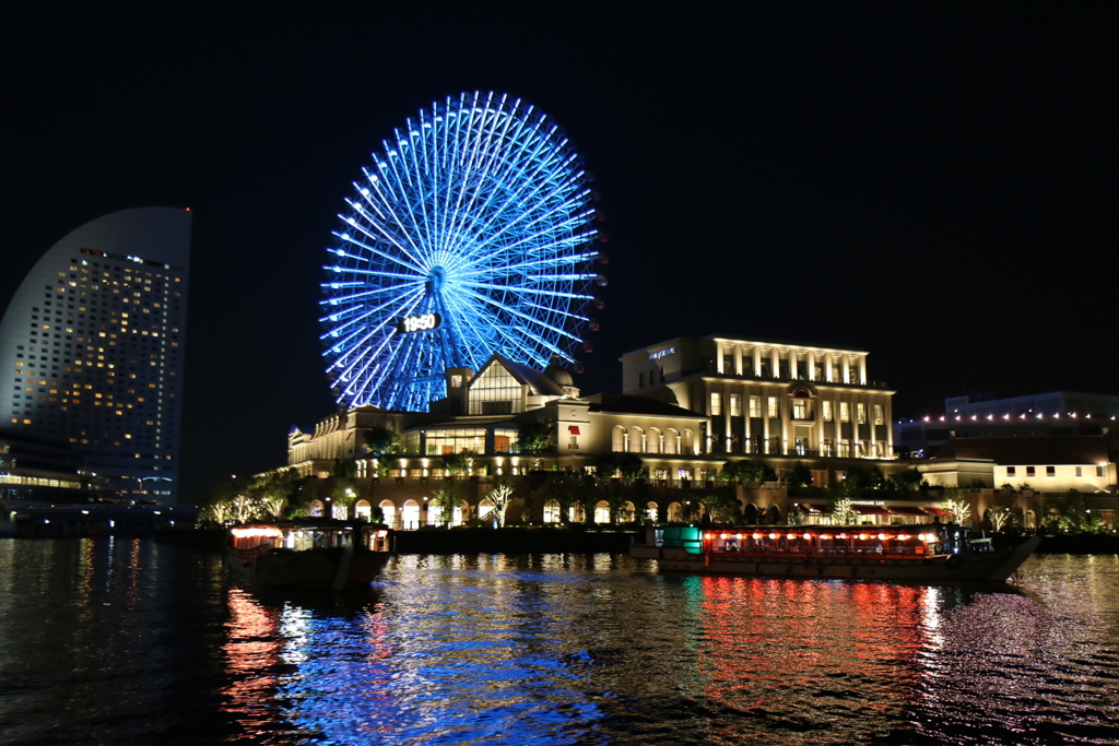 横浜港ナイトクルーズ、船に揺られながらなんとか撮れました。