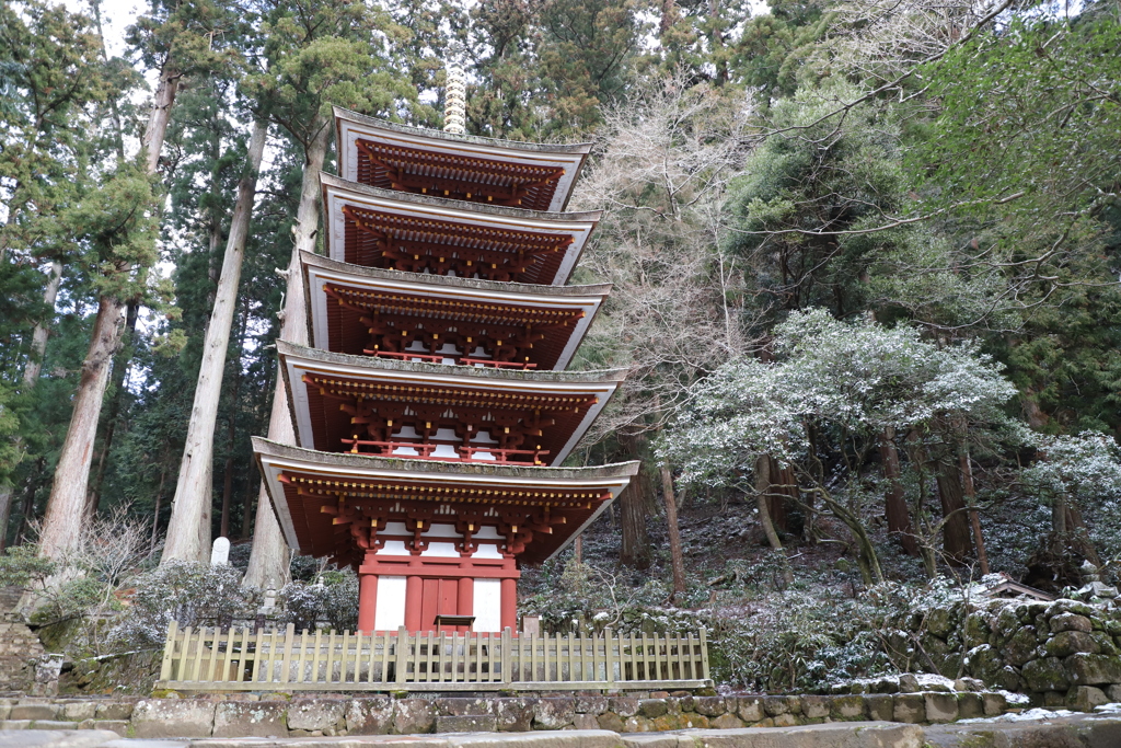 室生寺五重塔 少し白化粧