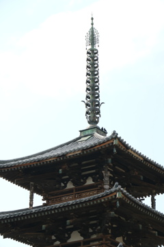 法隆寺五重の塔  この二羽のようにありたい