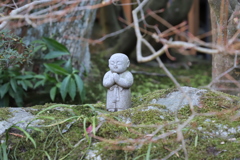 影で祈る