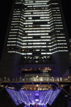 ランドマークタワー下