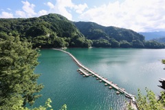 小河内ダムの浮き橋