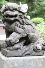 授乳中の狛犬