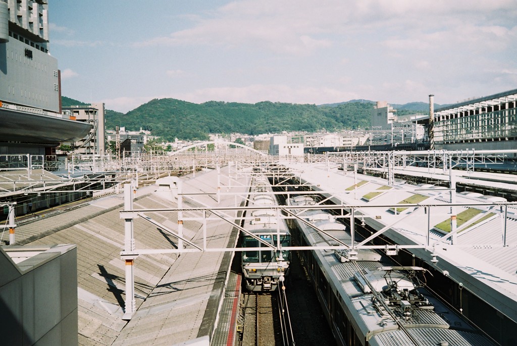 京都駅の高架上から。