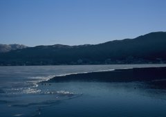 氷と水とのコントラスト
