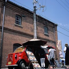 赤レンガのホットドッグ屋さん