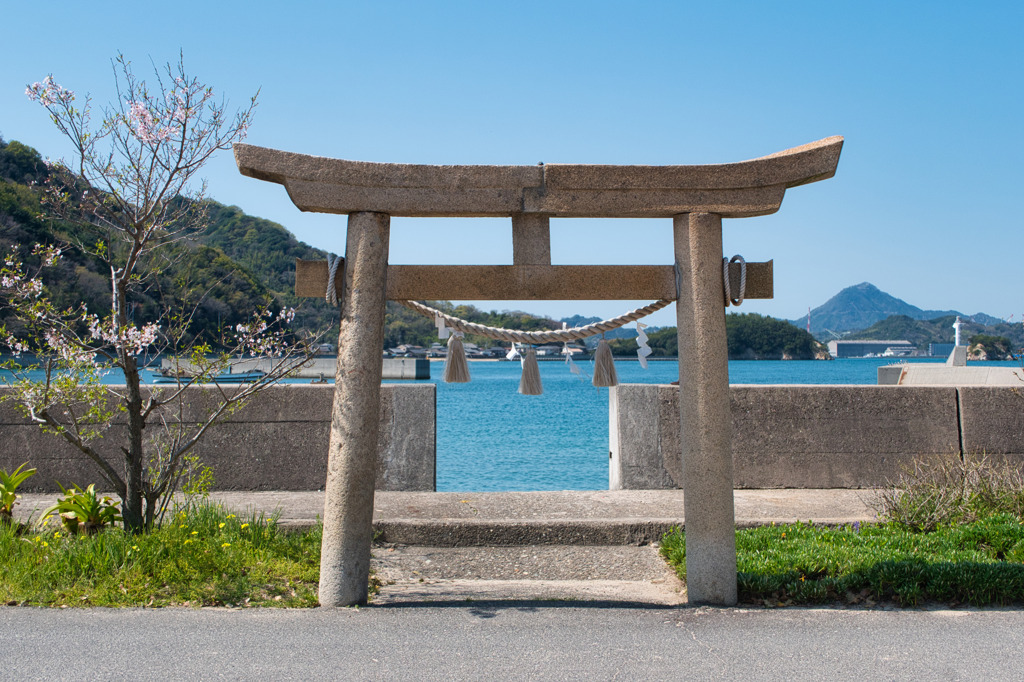 海と鳥居 弓削島_大森神社