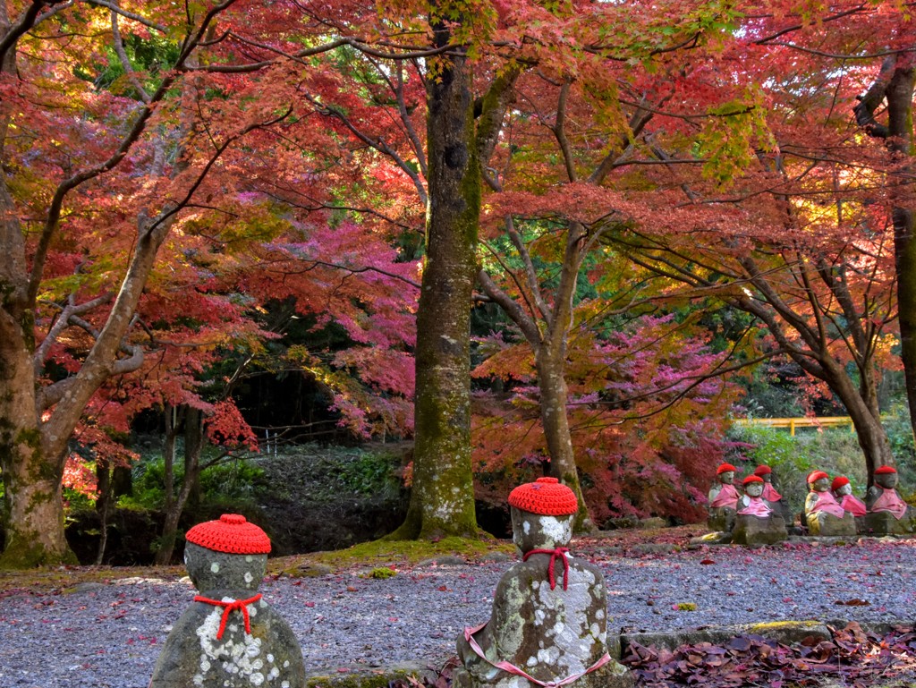 お地蔵さんの帽子と同じ色