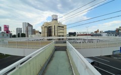 札幌散歩７０－２　まぁ～るい歩道橋を上から