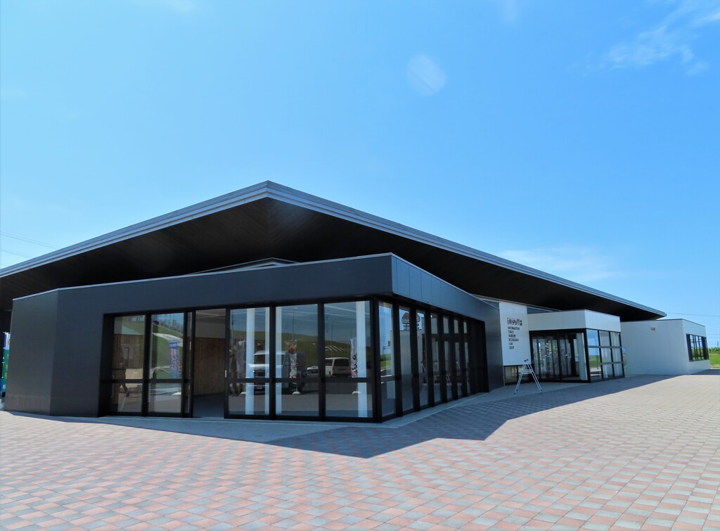 シャープな「新」道の駅