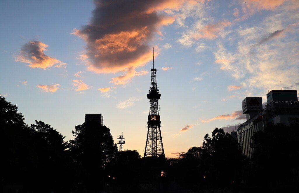 未明のテレビ塔