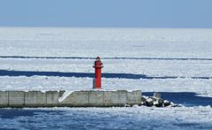 流氷　遥か沖まで