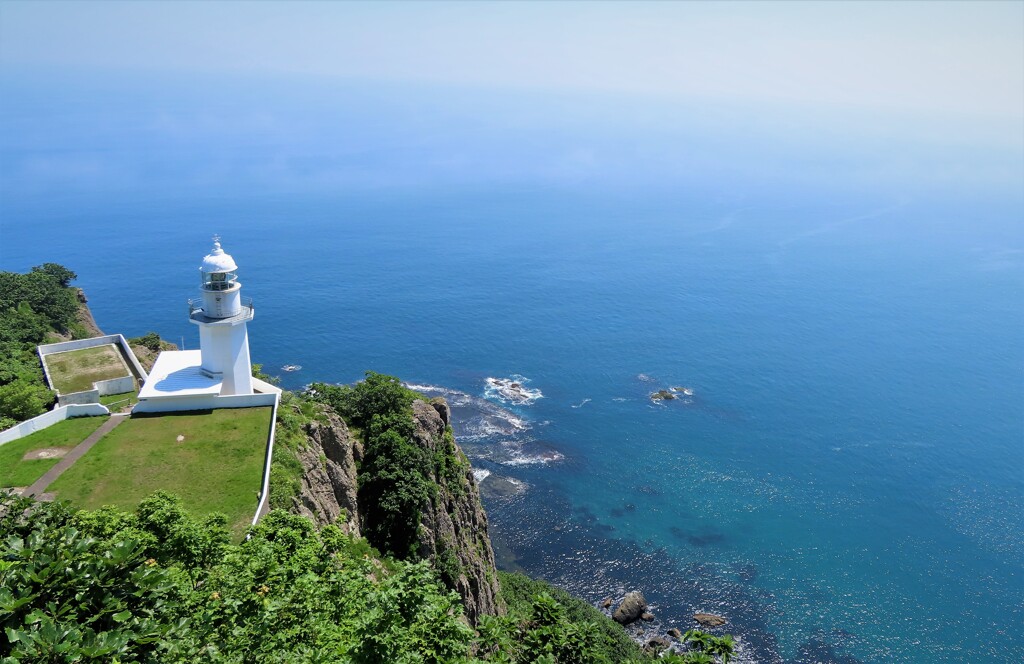 青い海　白い灯台