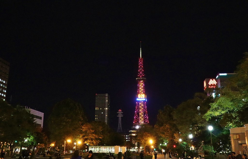 夜の大通公園　５　テレビ塔
