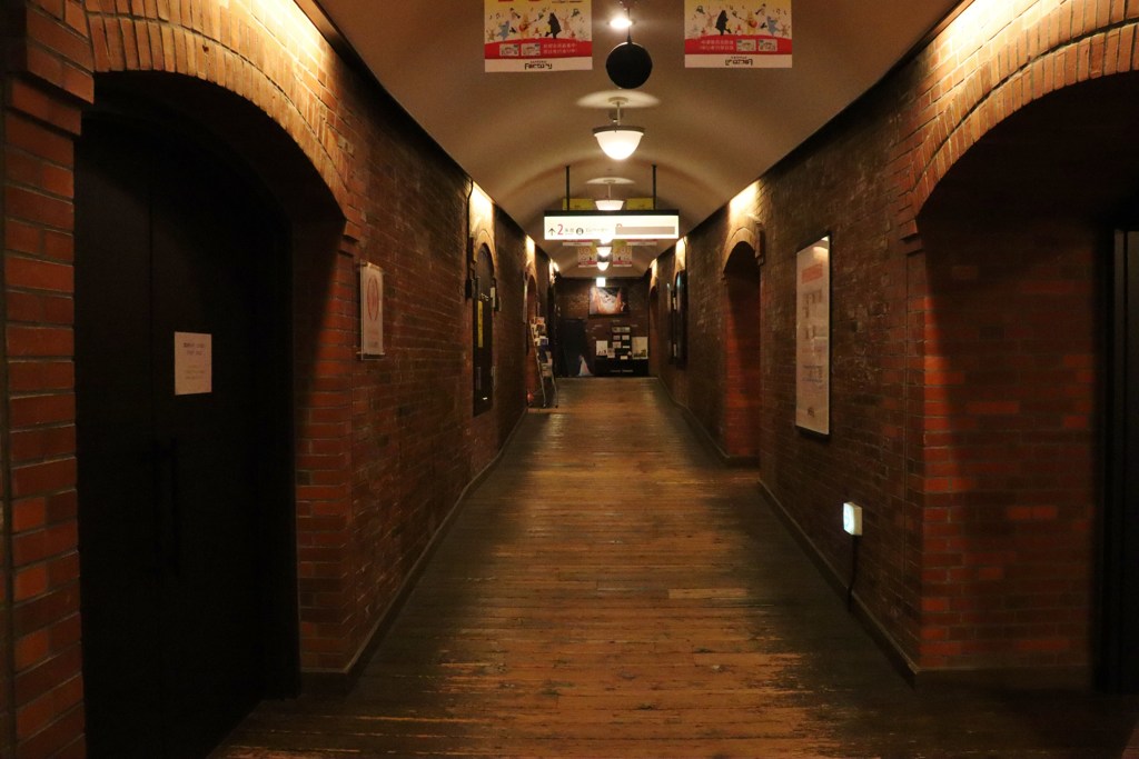 煉瓦の廊下