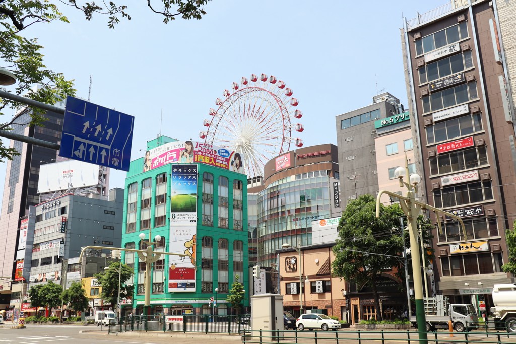 札幌散歩３　街中の観覧車