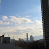 ビルとビルの谷間から