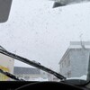 雪が溜まる　フロントガラス