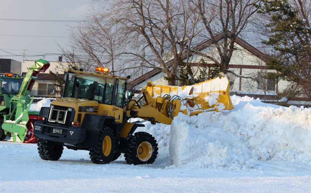 雪を押して