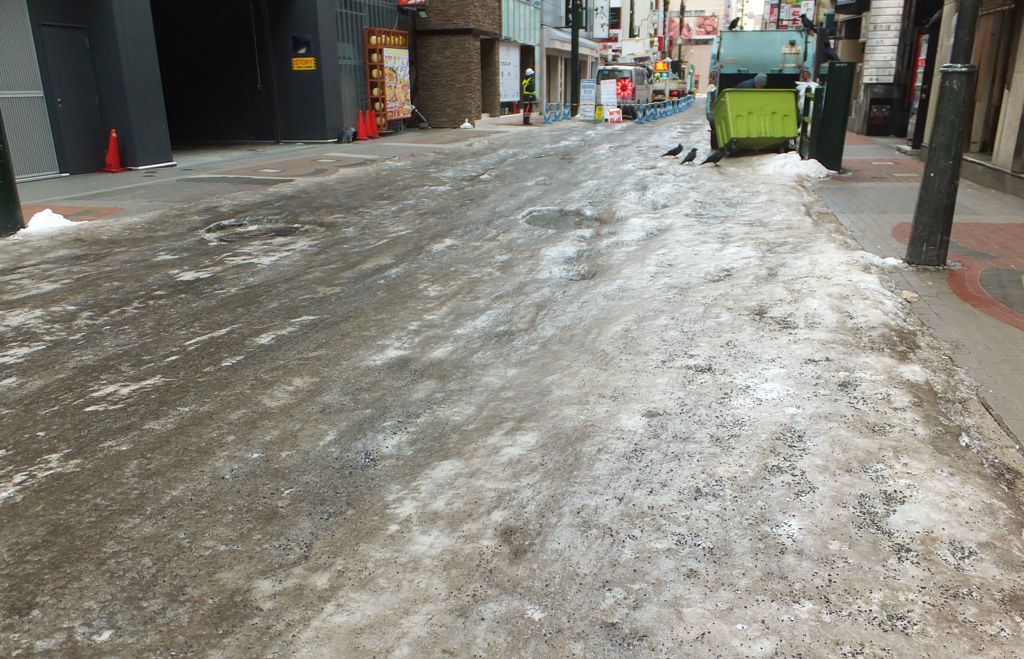 溶けて、凍って