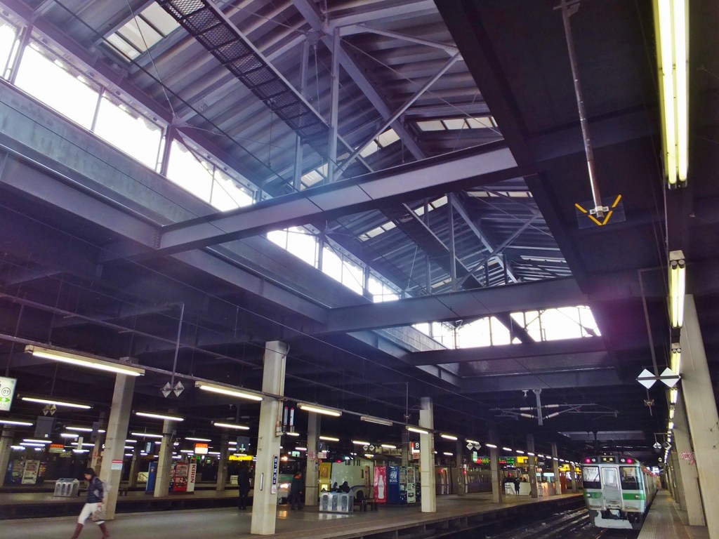 札幌駅　屋根を