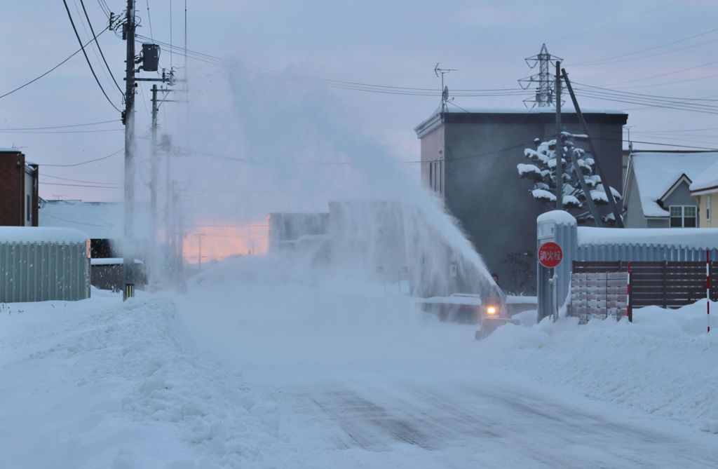 朝に立つ雪柱