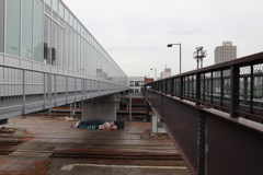 新旧の跨線橋　北側から
