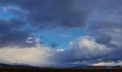 雪雲と青い空