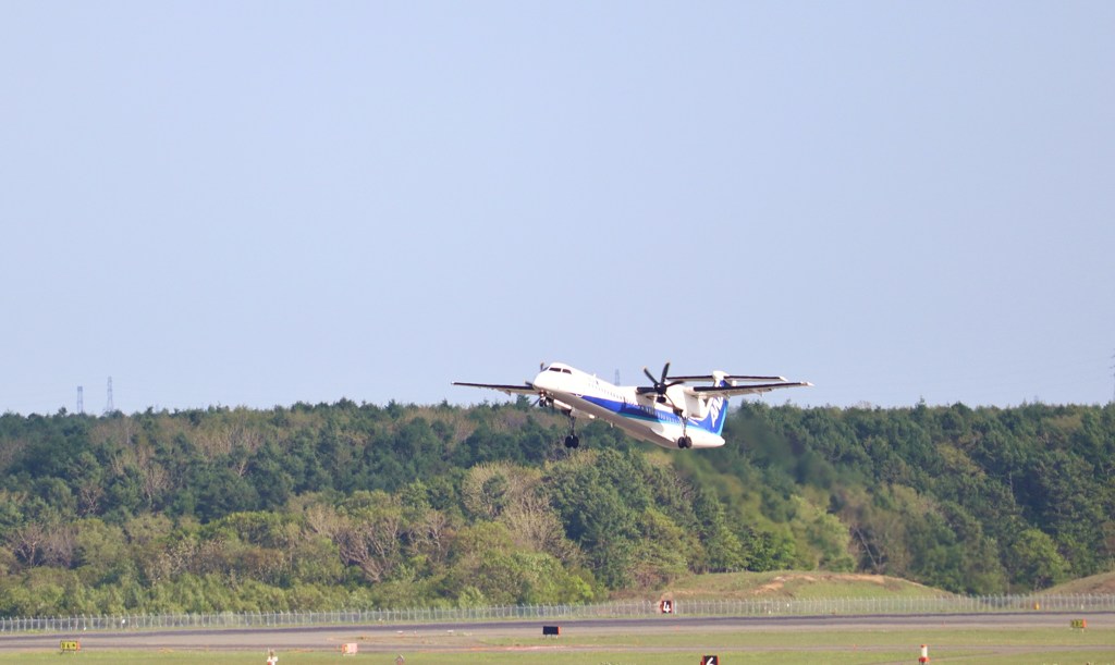 プロペラ機離陸
