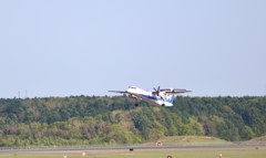 プロペラ機離陸