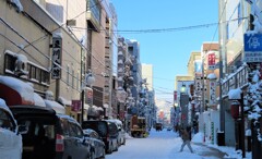 ススキノに雪が降る