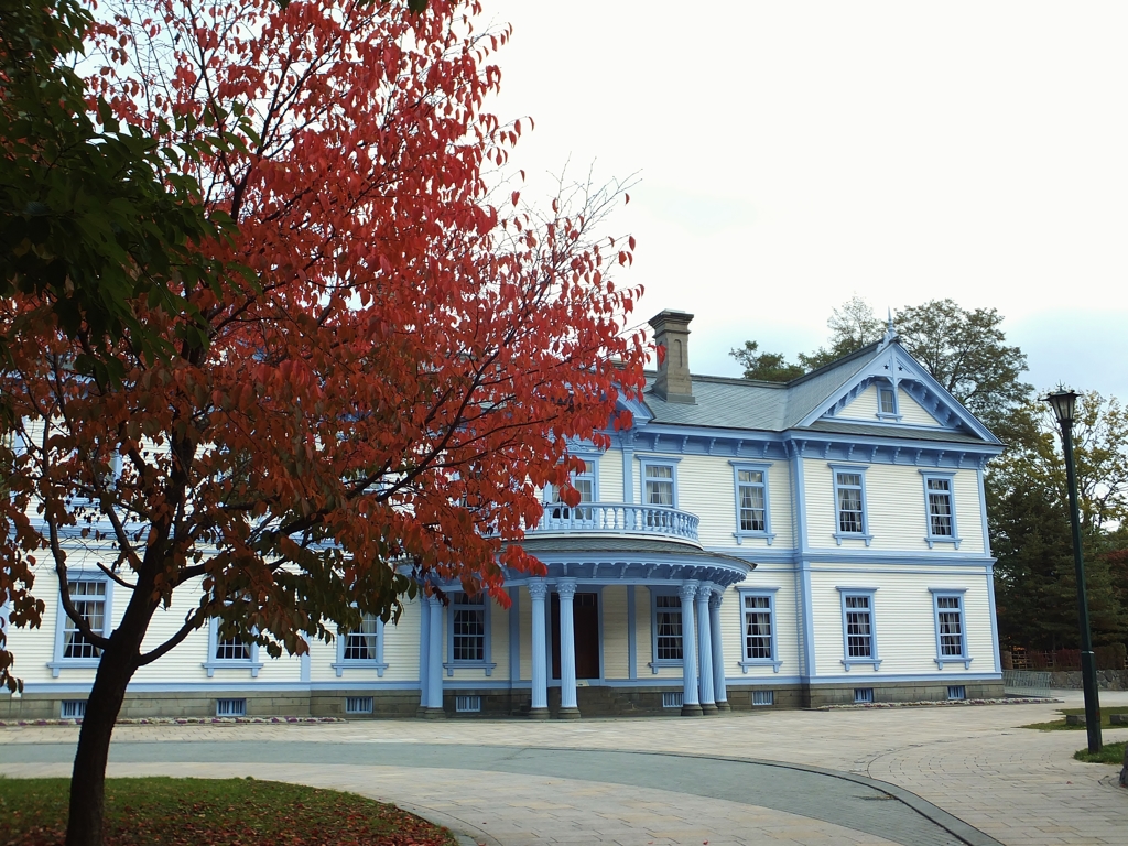 紅葉と豊平館