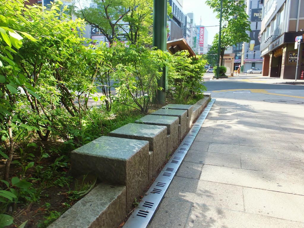 石のベンチ